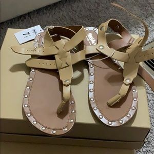 Women’s size 7.5 nude sandals. New.